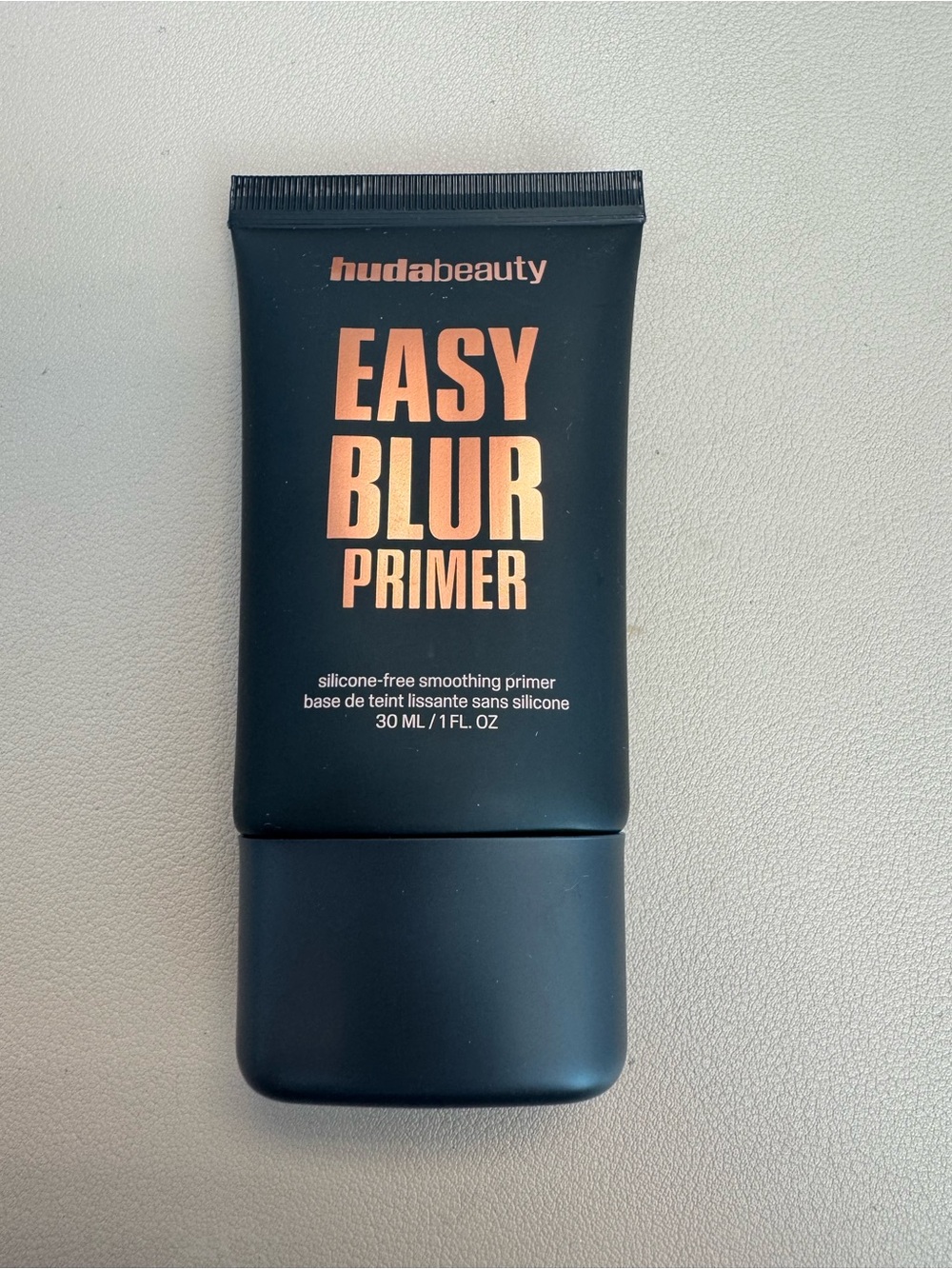 HUDA BEAUTY Easy Blur Primer — Bronze Fudge